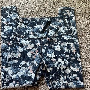 Lululemon wunder under 25” luxstreme  Az 8